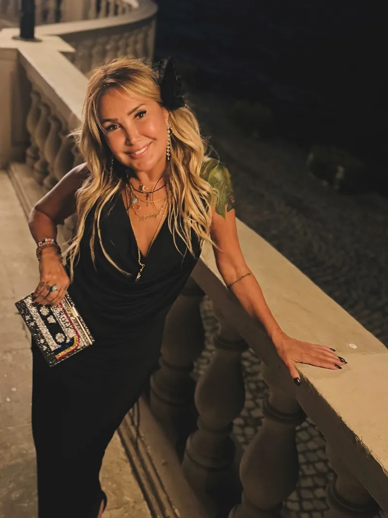 yonca-evcimikten-genc-meslektaslarina-imali-mesaj-devam-etsinler-1775294372790.jpg Yonca Evcimik’ten genç meslektaşlarına imalı mesaj: “Devam etsinler”-5