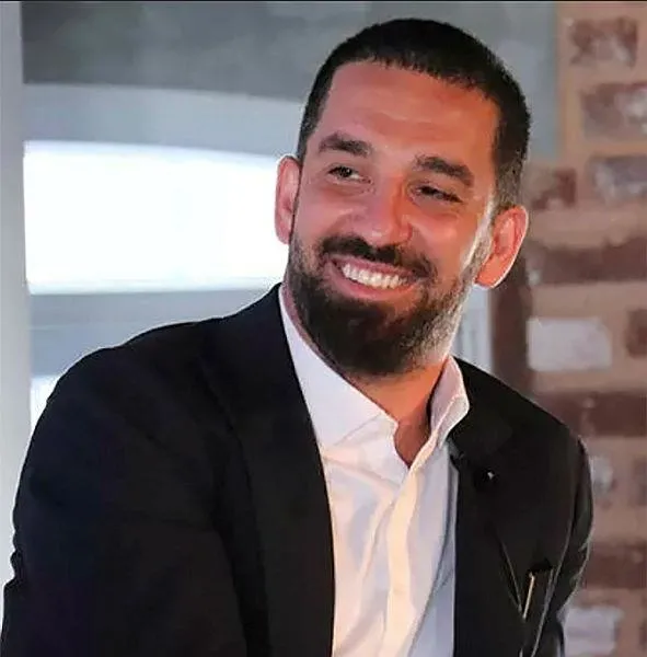 yuzuk-canta-ve-tum-hediyeleri-geri-gonderdi-dilan-cicek-deniz-ve-thor-saevarsson-aski-bitti-1668981341493.jpeg Yüzük, çanta ve tüm hediyeleri geri gönderdi! Dilan Çiçek Deniz ve Thor Saevarsson aşkı bitti-7