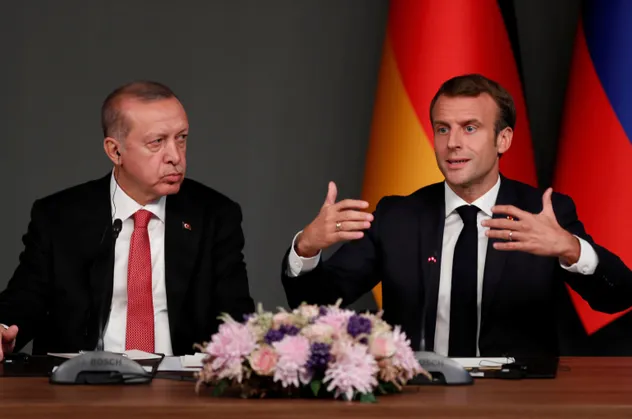 Dışişleri Bakanı Mevlüt Çavuşoğlu açıkladı! Macron Başkan Erdoğan'a el yazısı ile mektup gönderdi: "Değerli Tayyip..."
