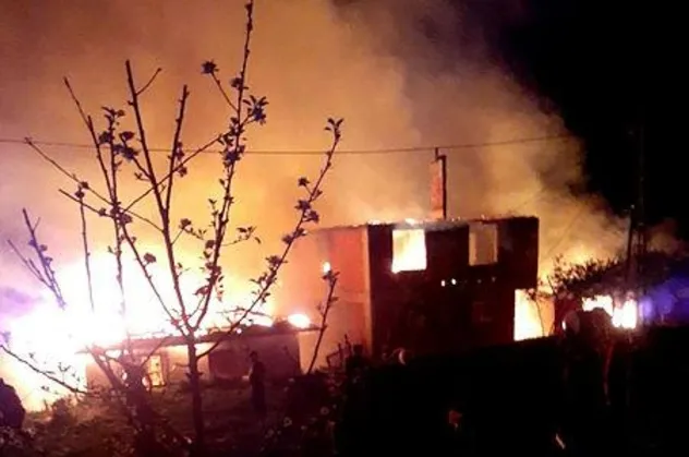 SON DAKİKA: Kastamonu'da gece yarısı korkutan yangın: 6 ev yanarak kullanılamaz hale geldi