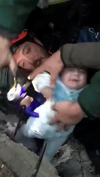 Mucizenin adı 7 aylık Hamza bebek: 140 saat sonra kurtarıldı-11