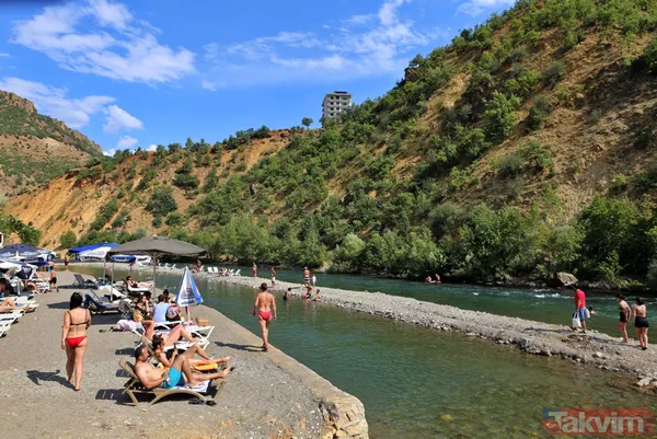 Hava sıcaklığı 40 dereceye ulaştı! Tunceli'de Munzur Nehri kıyısı Bodrum'u aratmadı - 7