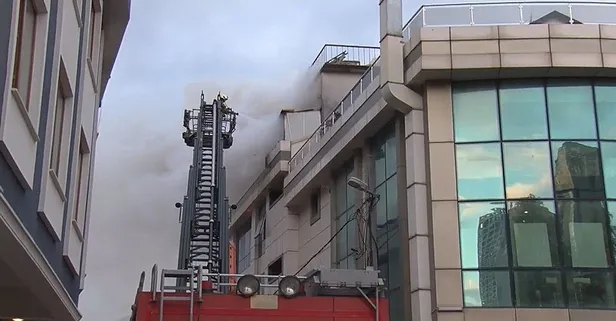 Ataşehir’de otel yangını: Çatı katı alevlere teslim oldu