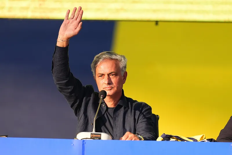 ozel-jose-mourinhonun-imza-toreninde-neler-yasandi-neler-1717349071308.jpg ÖZEL | Jose Mourinho'nun imza töreninde neler yaşandı neler!-3