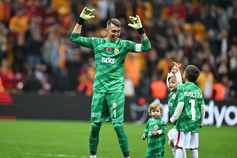 Galatasaray'ın tecrübeli eldiveni Muslera'ya İtalya'dan talip var!-5