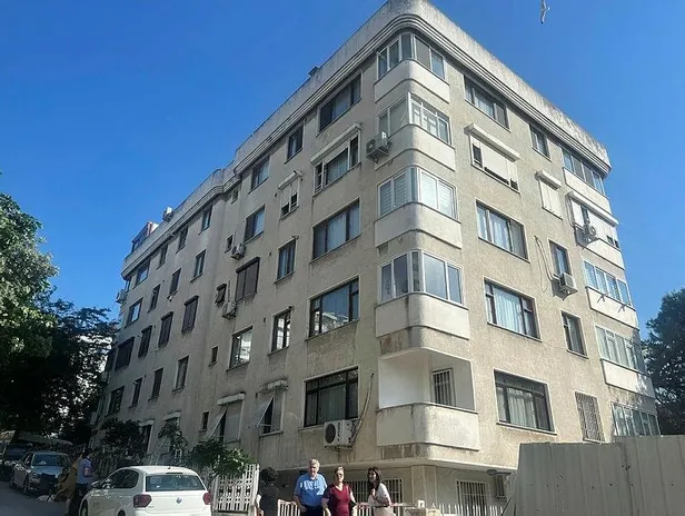 Maltepe'de bir inşaattan hafriyat alırken yan binanın otoparkı çökünce bina mühürlendi-2