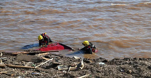 Libya'da sel felaketinin enkazı görüntülendi! Cesetler sahile vurdu