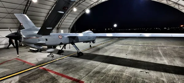 hava-kuvvvetleri-komutanligina-iki-adet-anka-siha-teslim-edildi-1627812511983.jpg Hava Kuvvvetleri Komutanlığı'na iki adet ANKA-SİHA teslim edildi-3