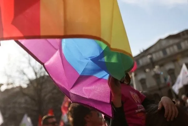 lgbt-terorune-rusyada-darbe-cinsiyet-degisikligini-yasaklayan-yasa-tasarisi-kabul-edildi-1689332637759.jpg