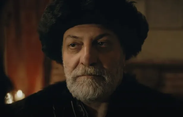 sen-kimin-vezirisin-diyesin-hele-kurulus-osman-78-bolum-fragmani-ricat-eder-gibi-yapip-kellesini-alacak-1641650341595.jpg