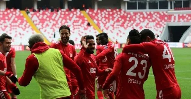 Sivasspor evinde Göztepe’yi 2 golle geçti!