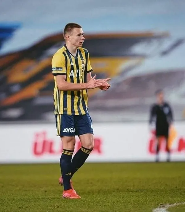 Ajax, Newcastle, Napoli ve Lazio Fenerbahçe'nin peşinde: Hedeflerinde Altay Bayındır ve Attila Szalai var-5