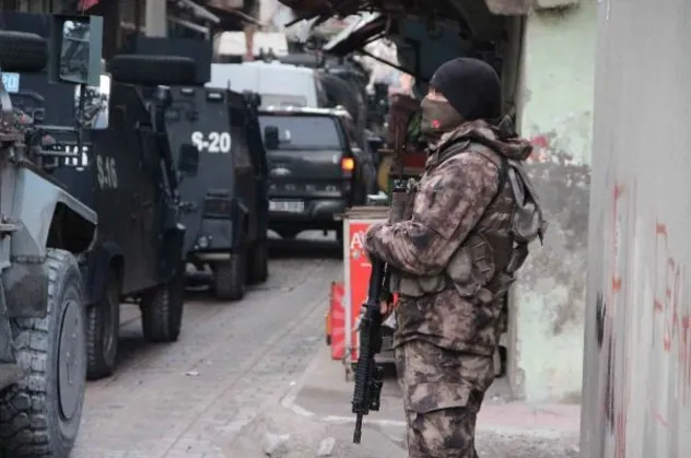 Son dakika: Diyarbakır merkezli 6 ilde PKK'ya para aktaran 44 kişi hakkında gözaltı kararı