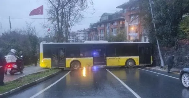 2024'te de adet bozulmadı | İETT otobüsü önce önündeki araca ardından duvara tosladı! Bölgede son durum ne? Yaralı var mı?