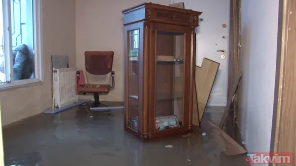 İstanbul'da yine aynı manzara! Yağmur yağdı Esenyurt yine sular altında! İBB ise piyasada yok! 2 kişi sele kapıldı - 35