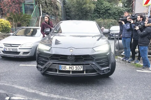 Mesut Özil'in eşi Amine Gülşe 18 milyon TL olan lüks cipiyle görüntülendi-2