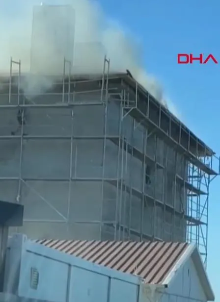 son-dakika-sultangazide-insaat-halindeki-binada-korkutan-yangin-mahsur-kalanlar-var-1719849092248.jpeg