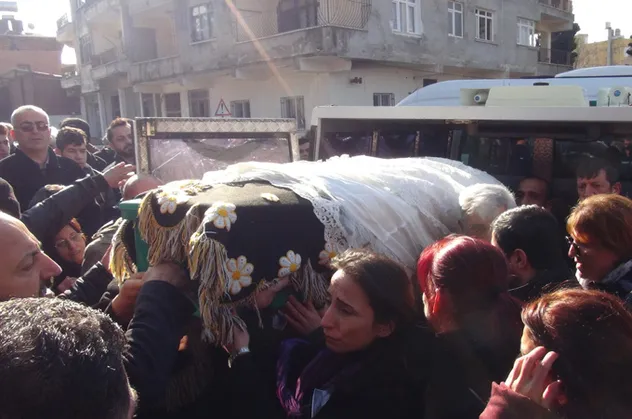 Ukrayna'da öldürülen Buket böyle uğurlandı