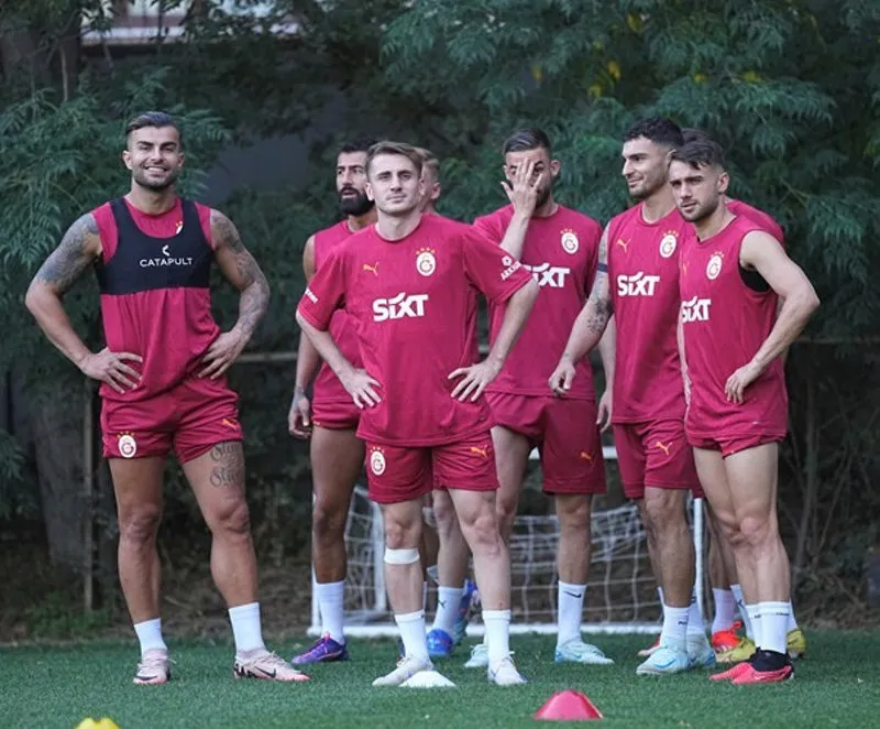 Galatasaray'da savunma dağıldı! Okan Buruk'tan Young Boys maçında mecburi rotasyon - 1