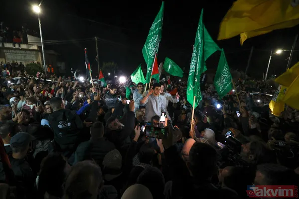 Tarihi esir takası tarihi kareler! İsrailli rehineler Hamaslılara el sallayıp veda etti... Siyonist işgalciler ise Filistinlilere saldırdı - 28