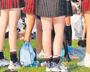 İngiltere’de mini etek krizi