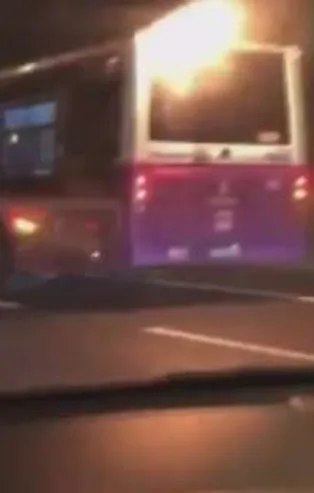 İstanbul'da trafikte şoke eden görüntü! Yanan araçla kilometrelerce ilerledi