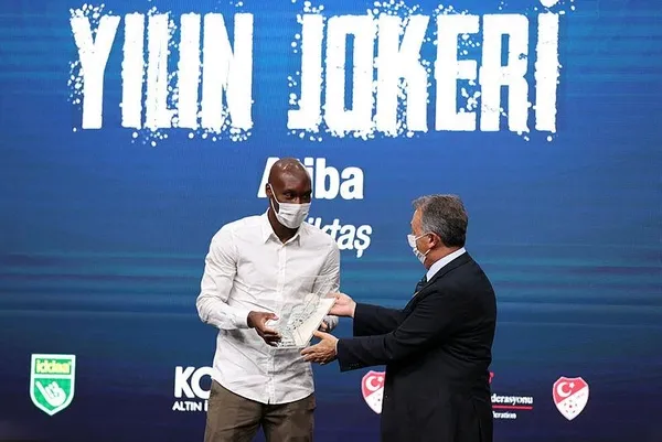 Beşiktaş Başkanı Ahmet Nur Çebi'den Atiba Hutchinson'a açık davet!-5