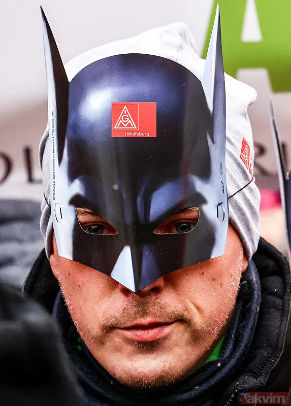 Alman otomotiv devi Volkswagen iflasın eşiğinde! Çalışanlar isyanda: Tabutunu kaldırdılar - 17