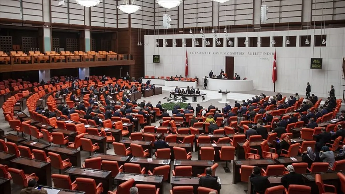 TBMM'de emekliler için kritik düzenleme kabul edildi! Taban maaş 20 bin TL oldu