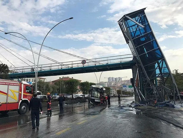 Son dakika: Ankara'da feci kaza! Belediye otobüsü üst geçit asansörüne çarptı-4