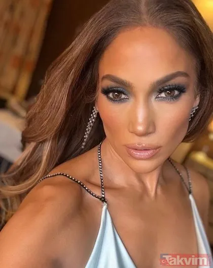 Jennifer Lopez saten kimonolu makyajsız haliyle genç kızları cebinden çıkardı! Kim der ki 52 yaşında her gün biraz daha cesur
