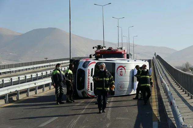 Niğde'de korkunç kaza! Vakaya giderken ölümden döndüler