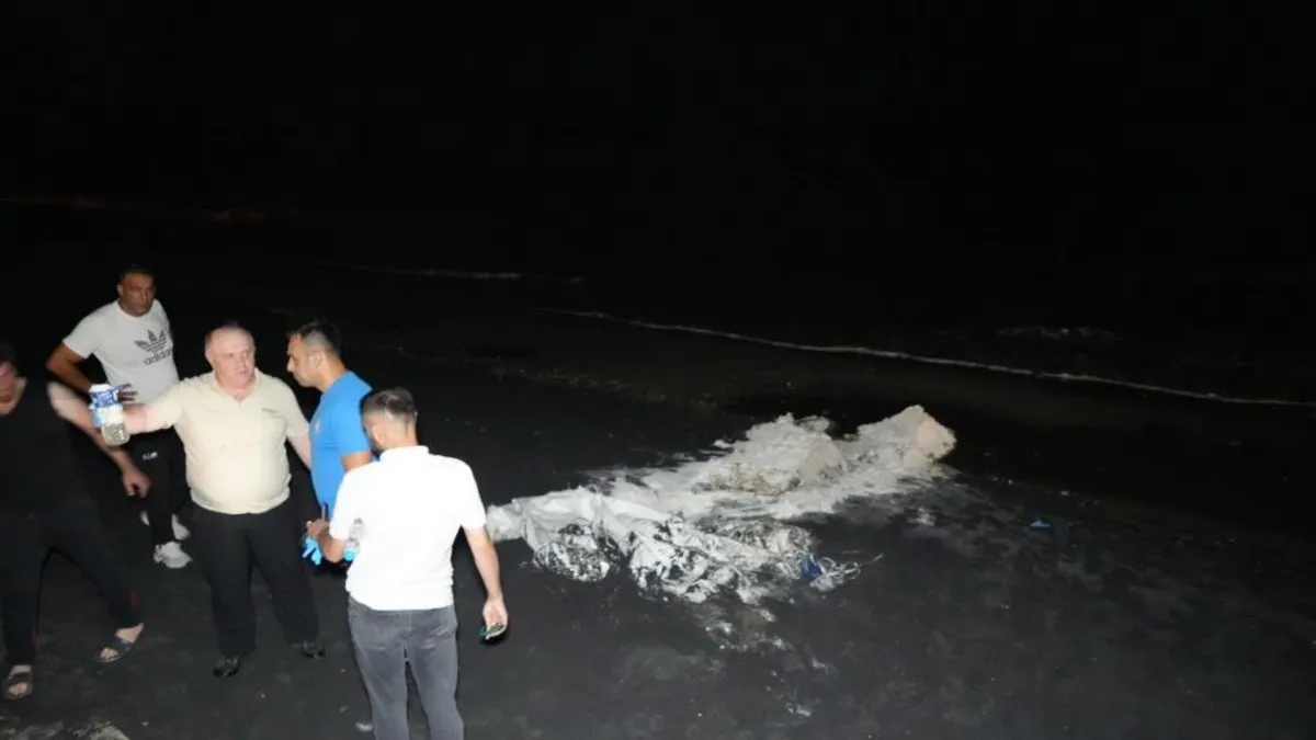 Samsun sahilinde şüpheli toz maddeler kıyıya vurdu: 4 ayrı ilçede güvenlik önlemleri alındı