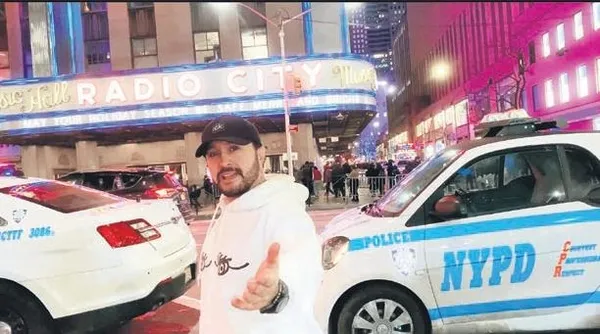 Kendi yazdı oynadı, çekti! Rıza Cumhur Demir, cep telefonunun kamerasıyla klip çekti-1