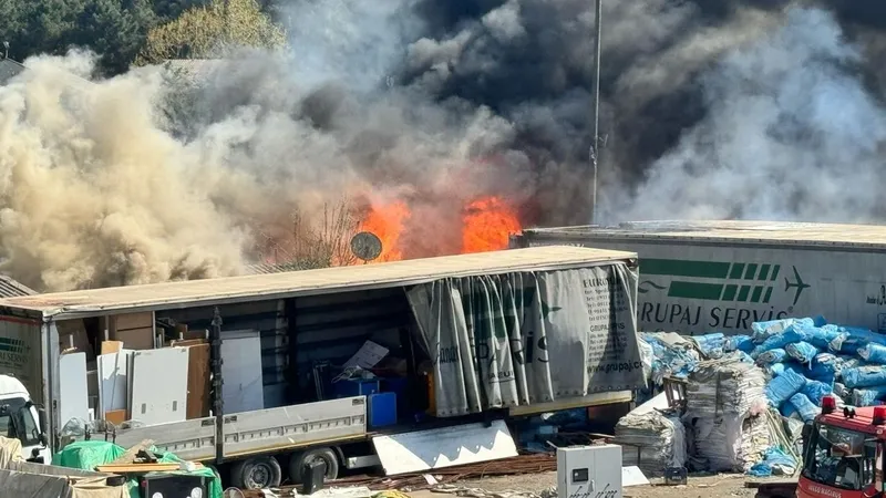 Pendik'te Yediemin Otoparkında yangın!-3