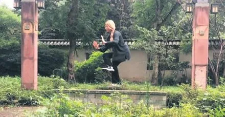 Ünlü sanatçı Mazhar Alanson'un eşi Biricik Suden Kung Fu'ya başladı