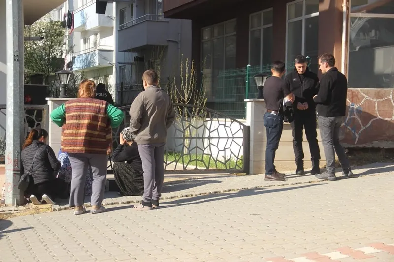 canakkalede-tartisma-kanli-bitti-tartistigi-esini-av-tufegiyle-oldurdu-1775405587822.jpeg Çanakkale'de tartışma kanlı bitti: Tartıştığı eşini av tüfeğiyle öldürdü-4