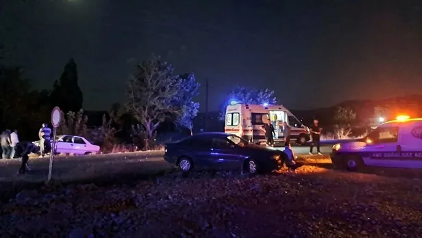 manisada-kaza-2-arac-birbirine-girdi-cok-sayida-yarali-var-1662532083754.jpeg Manisa’da kaza! 2 araç birbirine girdi: Çok sayıda yaralı var-1