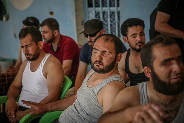 suriyede-esed-ve-destekcilerinin-saldirilarinda-gozlerini-kaybeden-35-kisiye-yuzme-yarismasi-duzenlendi-1630401110545.jpg Suriye'de, Esed ve destekçilerinin saldırılarında gözlerini kaybeden 35 kişiye yüzme yarışması düzenlendi-4