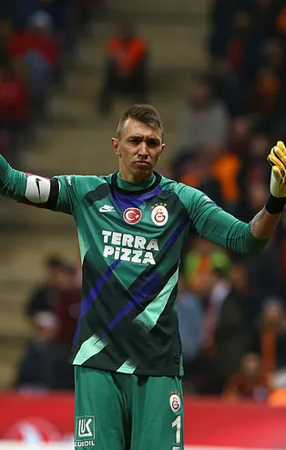 Galatasaraylı Muslera'dan skandal sözler! Türkiye'nin aldığı koronavirüs tedbirlerini görmezden geldi