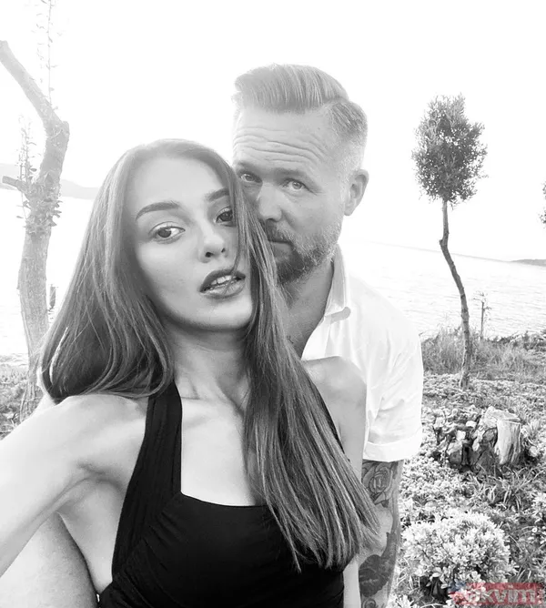 Dilan Çiçek Deniz İzlanda soğuğunda göğüs ve kasık dekoltesiyle aileye girdi! Tuvalette basıldığı İzlandalı sevgilisi ve babası... - 16