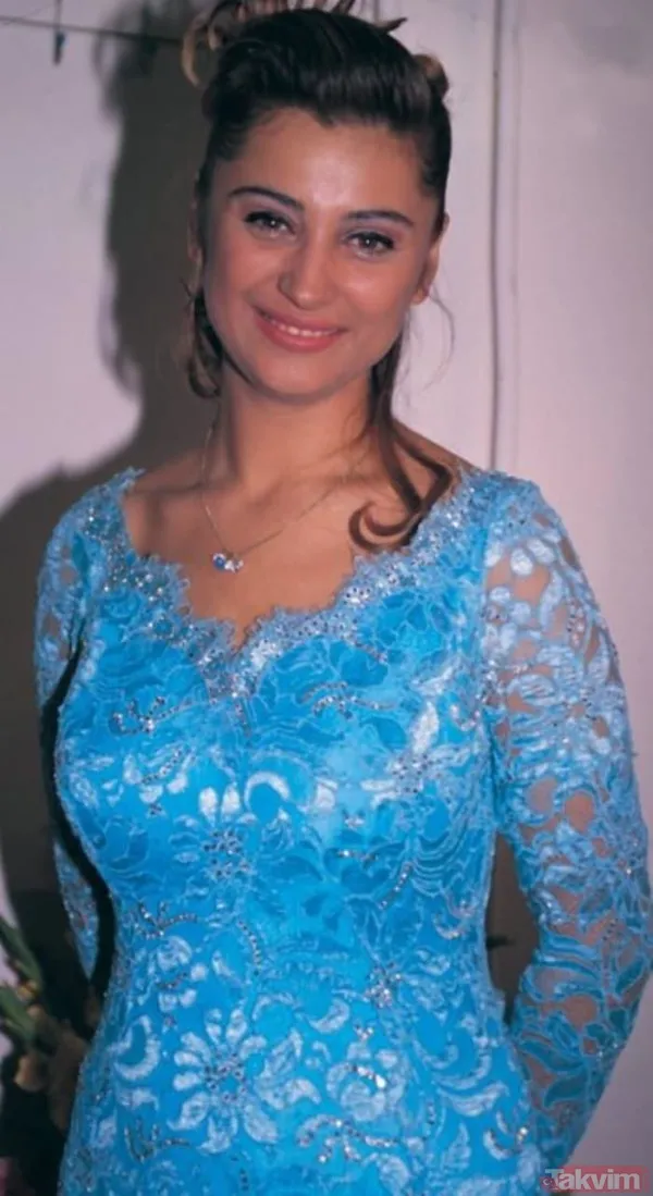 50’lik Songül Karlı estetiklerine yenisini ekledi! Onu artık telefonu bile tanımıyor! Hem Seda Sayan'a hem de Hadise'ye benzetildi - 16