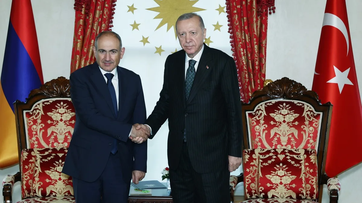 baskan-erdogandan-telefon-diplomasisi-once-jetten-ardindan-pasinyan-turkiye-ermenistan-iliskisi-ana-gundem-1780427390516.jpeg Başkan Erdoğan'dan telefon diplomasisi: Önce Jetten ardından Paşinyan | Türkiye-Ermenistan ilişkisi ana gündem-4
