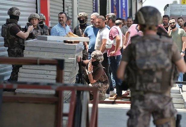 Adana'da inanılmaz olay! Bekçiyi rehin alan cezaevi firarisi, polis operasyona başlayınca intihar etti-2