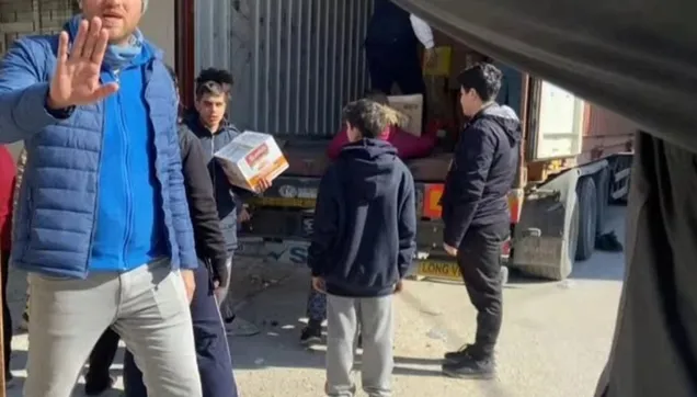 Deprem bölgesine gelen yardımların CHP Hatay Samandağ İlçe Başkanı Turgay Abacı'nın evine stoklandığını tespit edildi