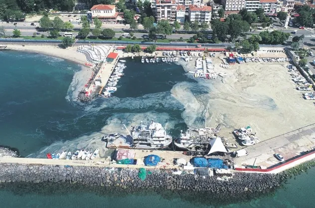 Marmara Denizi'ni saran müsilaj dalga dalga yayılıyor