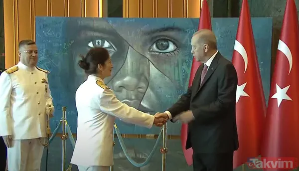 Külliye'de '30 Ağustos' kabulleri! Başkan Erdoğan'dan Türkiye'nin ilk kadın amirali Gökçen Fırat'a: Sen benim hemşehrimdin he? - 6