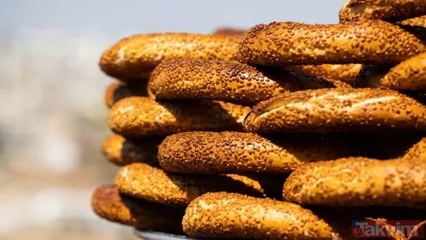 Hamurun Şekillendirilmesi: Mayalanan Hamuru Tezgaha Alıp 6 Eşit Parçaya Bölün. Her Bir Parça Hamuru Yaklaşık 70-80 Cm Uzunluğunda Fitil Haline Getirin...