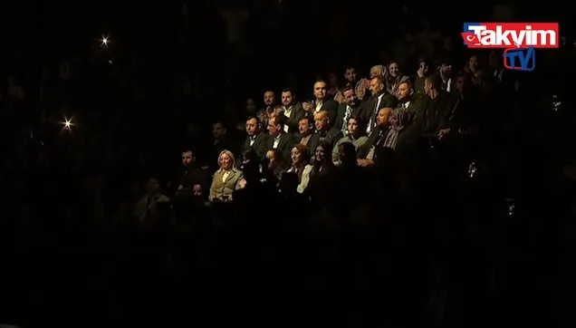 Başkan Recep Tayyip Erdoğan, Volswagen Arena’da gerçekleştirilen ÜNİAK Fest’de alışılmışın dışında sahneye çıktı