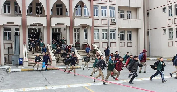 Depremde hasar alan okul oldu mu? İstanbul Valisi Davut Gül açıkladı